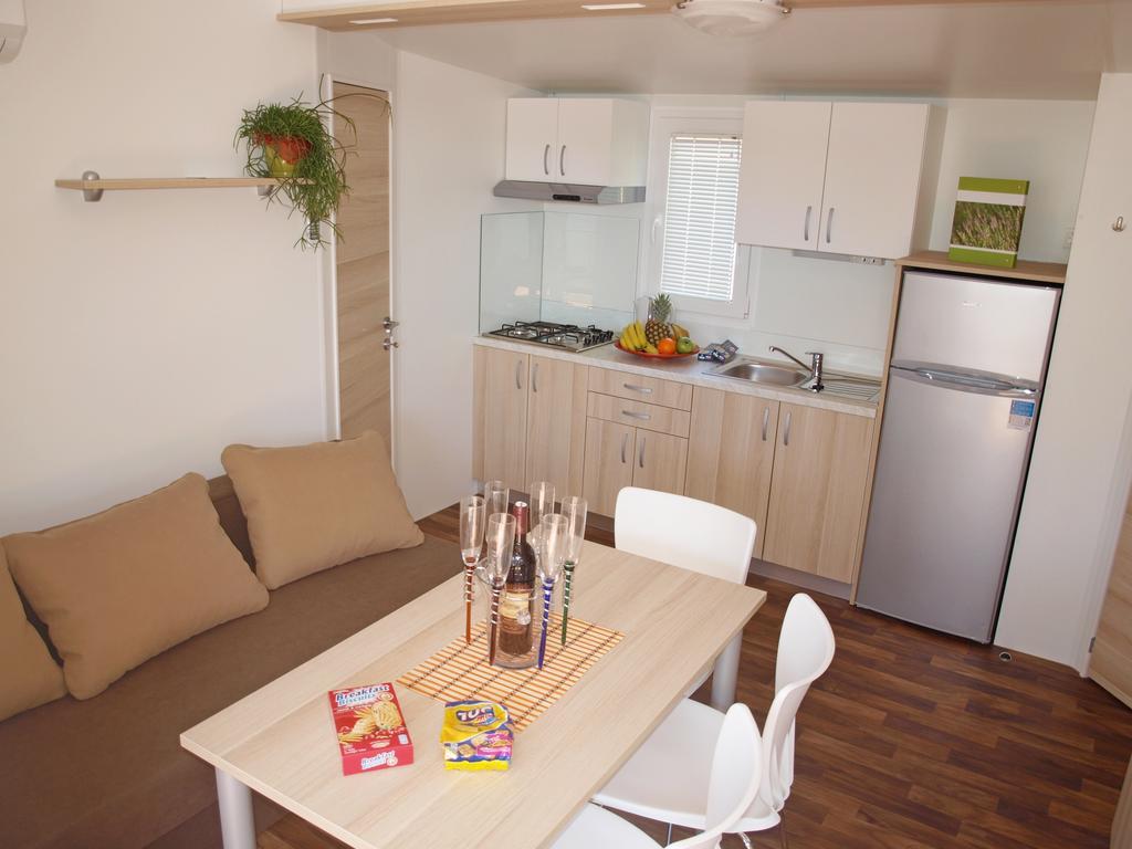 Camping Adria Mobile Home Park Umag Room photo