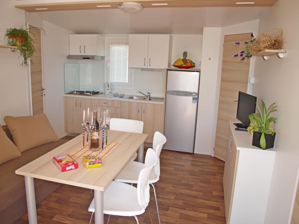 Camping Adria Mobile Home Park Umag Room photo